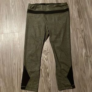 Lululemon Active capri levgings with mesh wrap around detail
